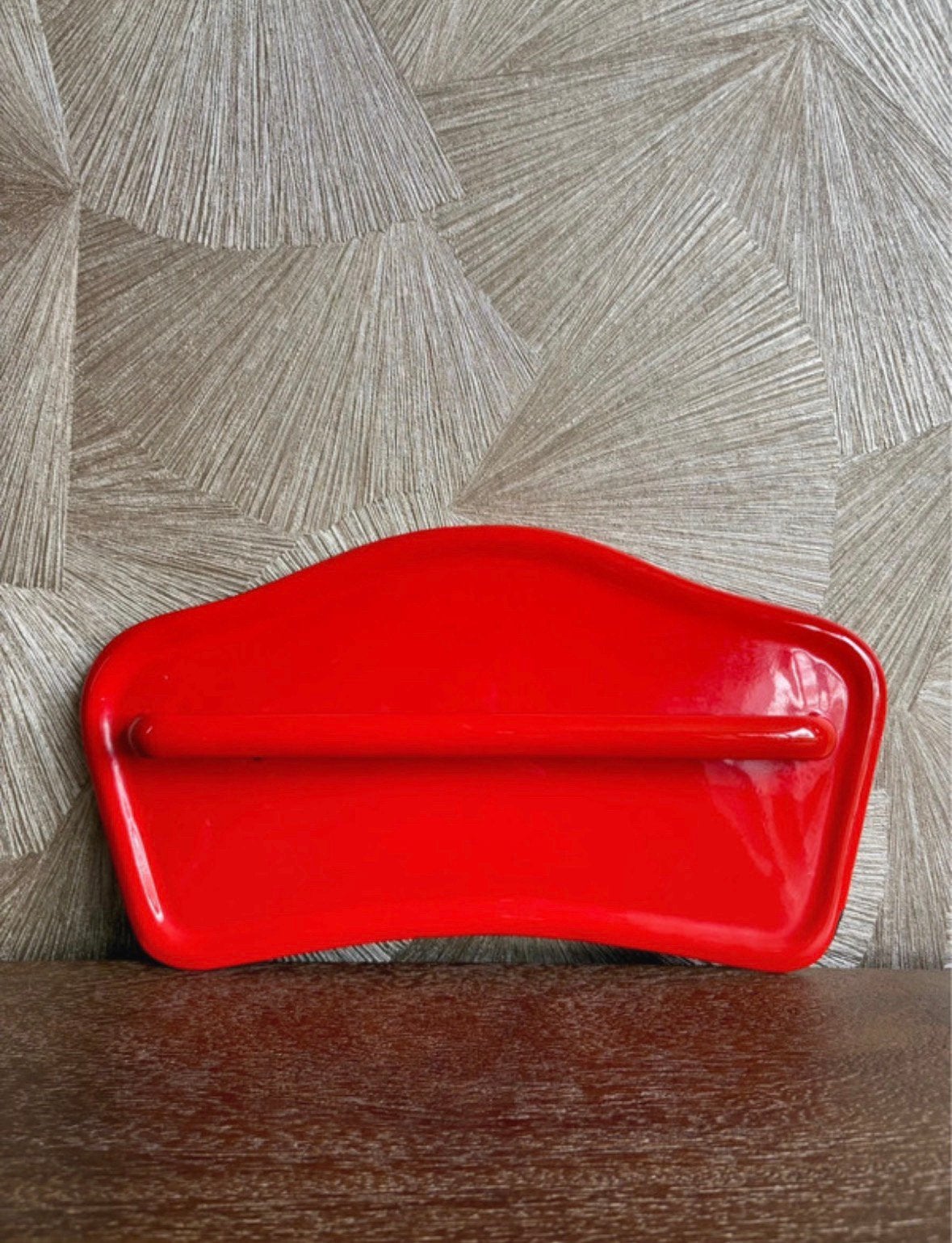 Vintage rood geëmailleerd wandrekje, Antiek en Kunst, Antiek | Emaille, Ophalen of Verzenden