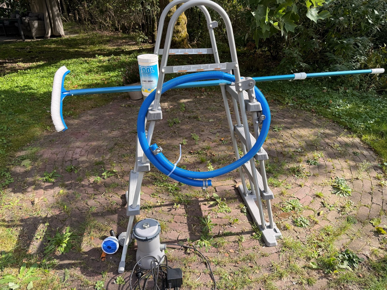 Zwembad accessoires: filter, trap, borstel en chloor, Ophalen, Gebruikt, Opzetzwembad
