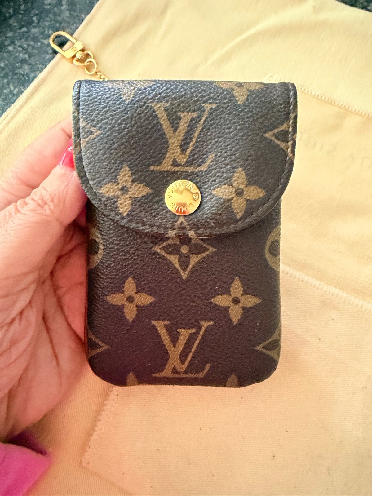 Louis Vuitton Monogram Telefoonhoesje met Ketting met box, Telecommunicatie, Ophalen of Verzenden, Zo goed als nieuw, Hoesje of Tasje