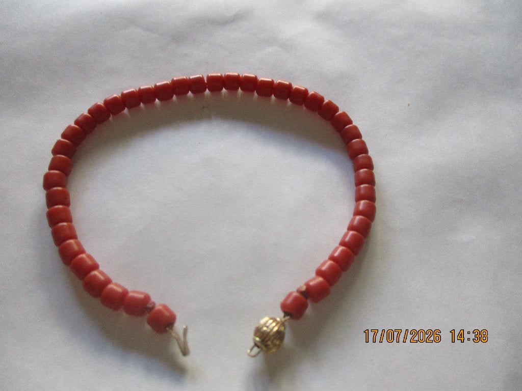 bloedkoraal armband met gouden  slortje 20 c*m 14 karaat, Sieraden, Tassen en Uiterlijk, Antieke sieraden, Ophalen of Verzenden