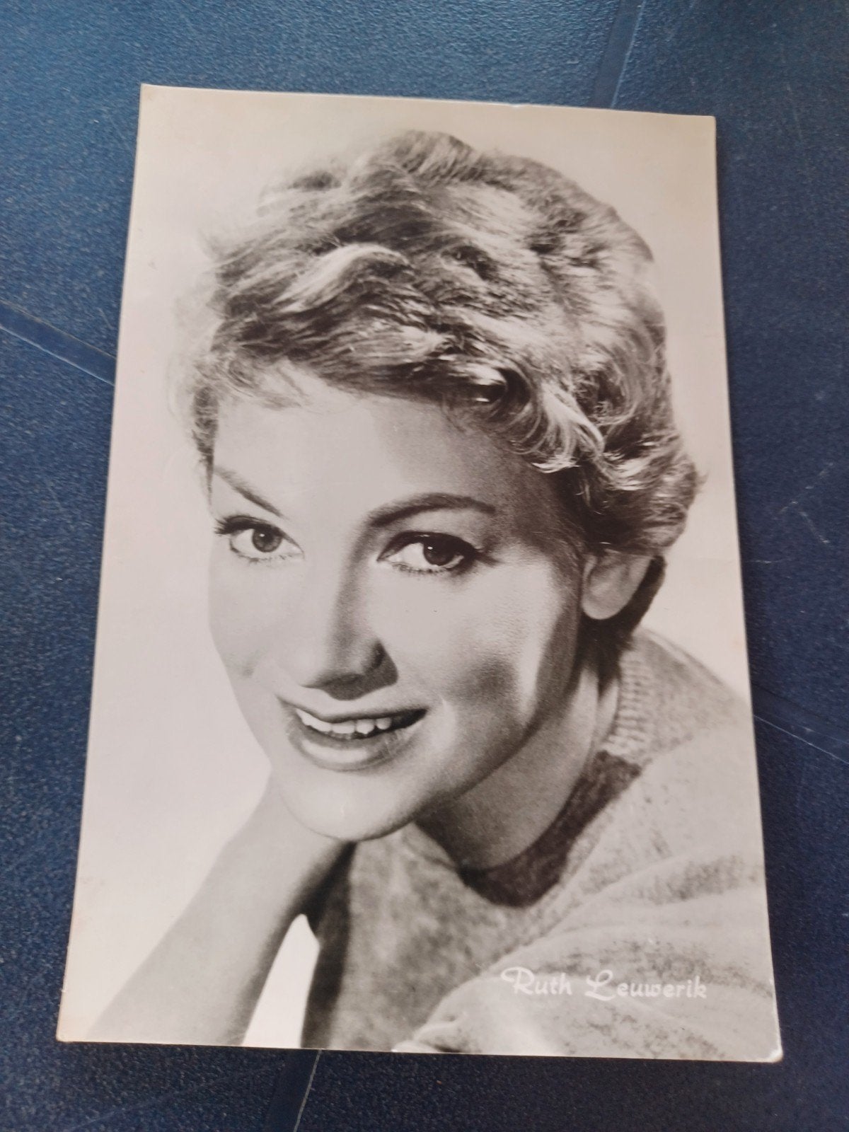 Duitse actrice Ruth Leuwerik (1959) Cinema Café Beringen, Verzamelen, Ophalen, 1960 tot 1980, Ongelopen, Sterren en Beroemdheden