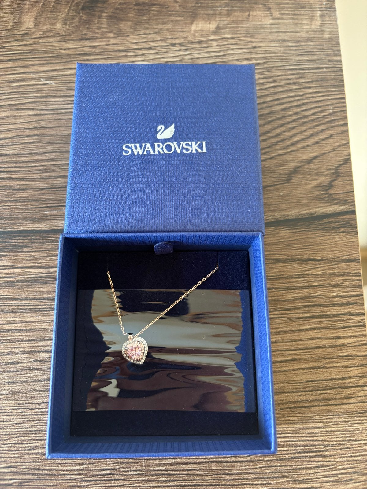 Swarovski ketting met hartvormige hanger en roze kristallen, Met kristal, Overige materialen, Ophalen of Verzenden, Zo goed als nieuw
