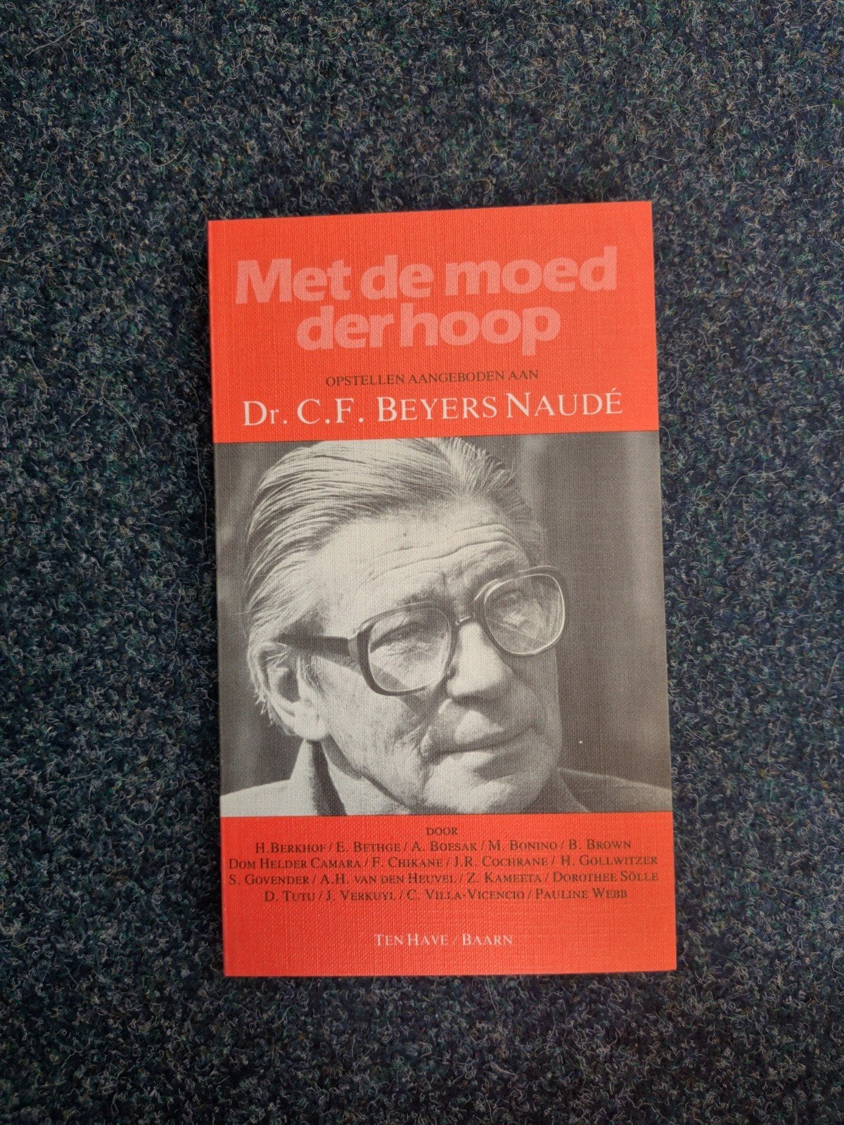 Met de moed der hoop - Dr. C.F. Beyers Naudé, Ophalen of Verzenden, Zo goed als nieuw