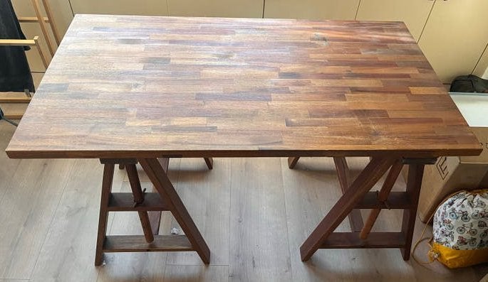 Houten bureau met verstelbare poten, Huis en Inrichting, Bureaus, Ophalen, In hoogte verstelbaar, Gebruikt, Hout
