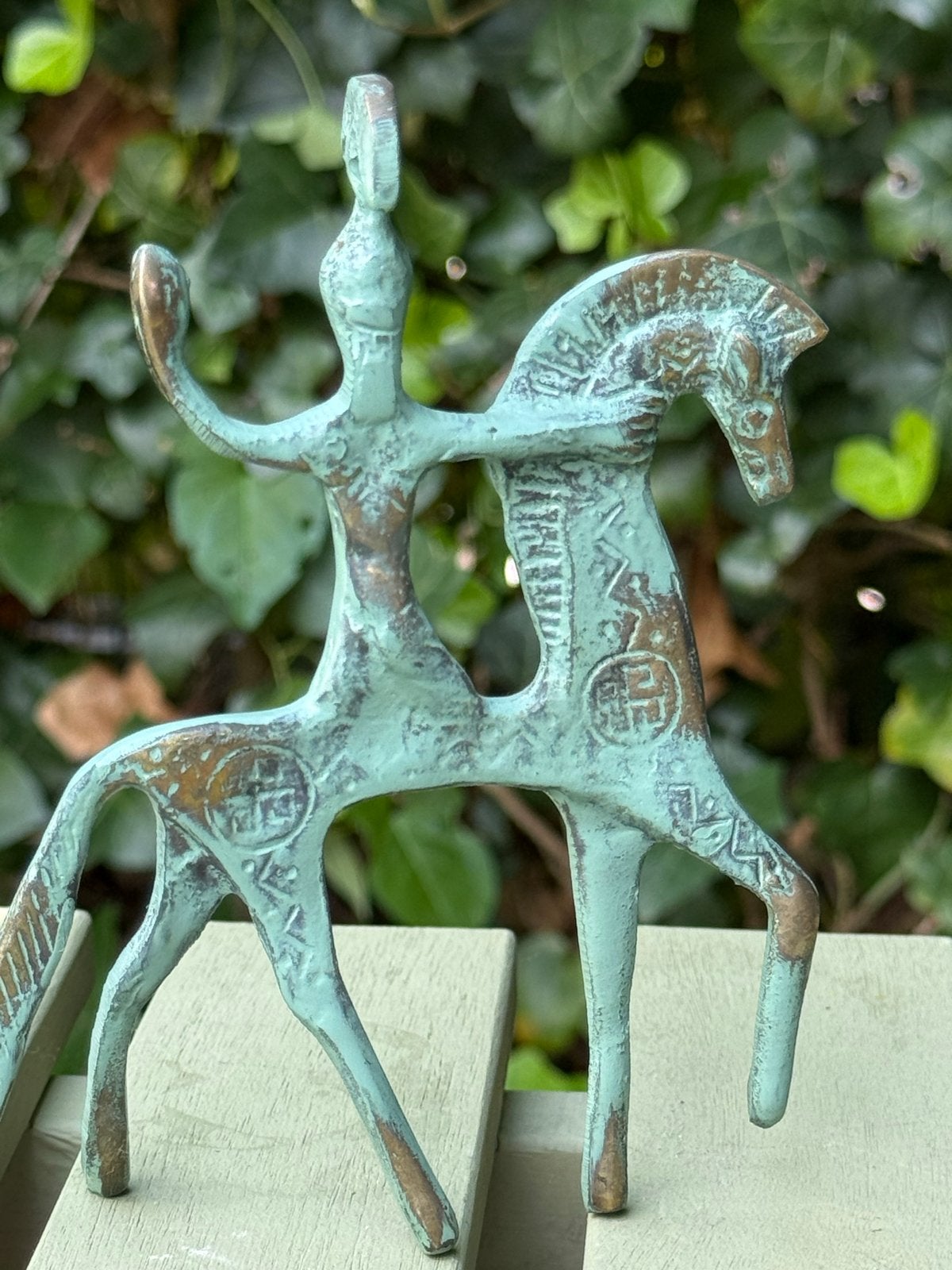 Bronzen paard met ruiter - 13 cm hoog, Antiek en Kunst, Kunst | Beelden en Houtsnijwerken, Minder dan 20 cm, Ophalen of Verzenden