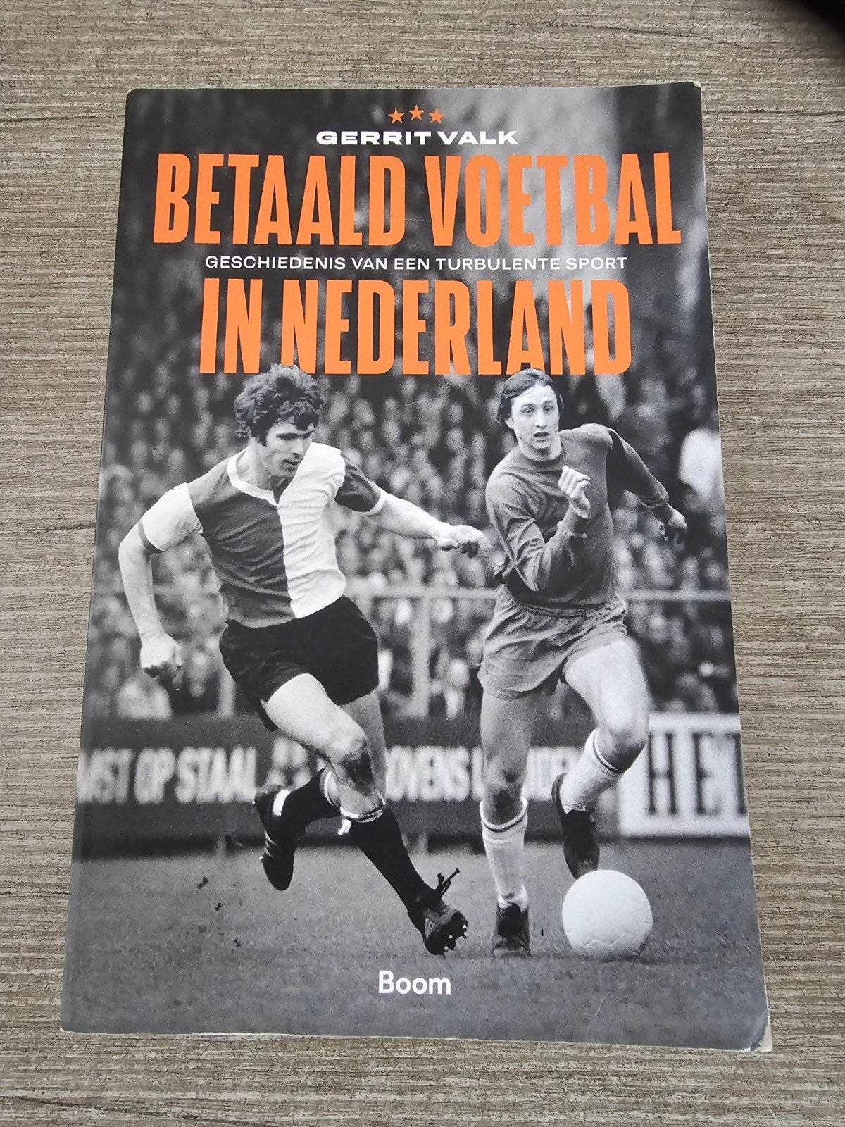 Betaald Voetbal in Nederland - Gerrit Valk, Ophalen of Verzenden, Gelezen, Gerrit Valk, Balsport