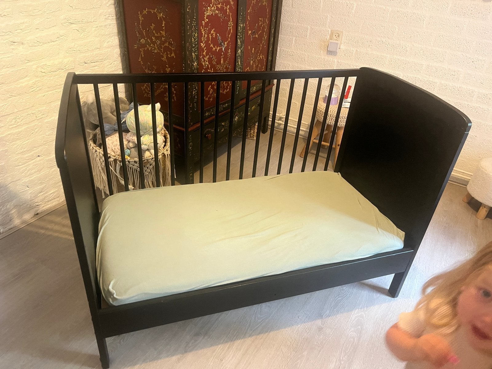 Ledikantje/co-sleeper zwart (60x120). Inclusief matras, Kinderen en Baby's, Babywiegjes en Ledikanten, Ophalen, Gebruikt, Ledikant