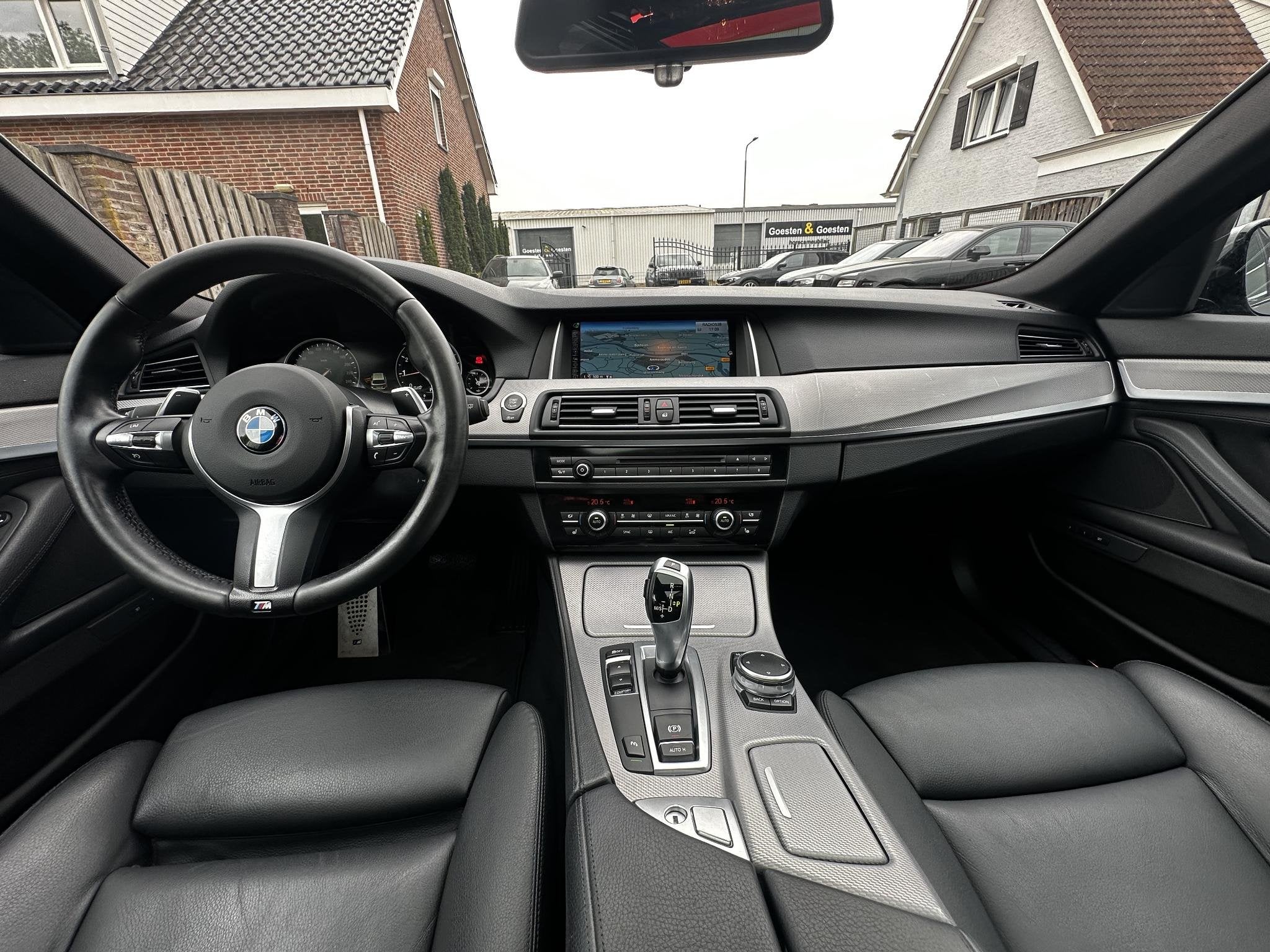 BMW 5-serie Touring 520i M-Sport NL Auto, Automaat, Dealer onderhouden, Gebruikt, 4 cilinders