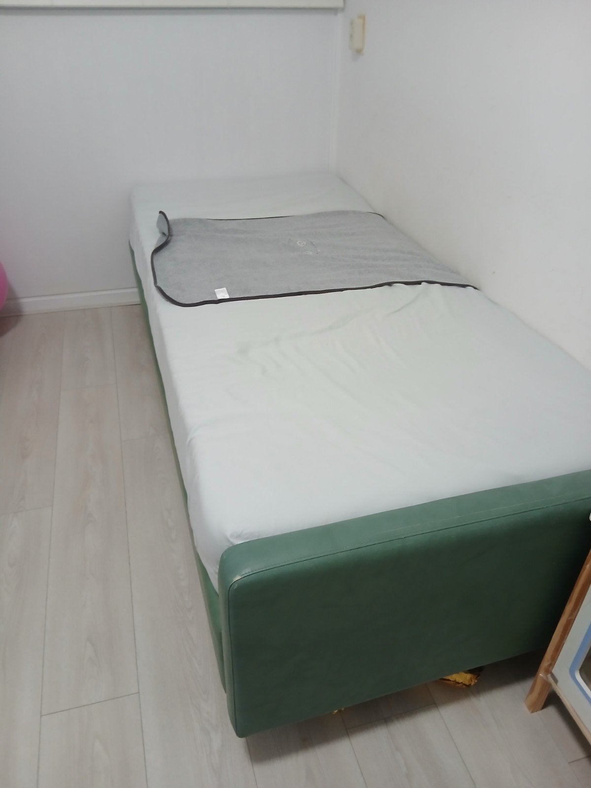 Twee eenpersoonsbedden te koop, Huis en Inrichting, Gebruikt, 90 cm, Eenpersoons, Wit