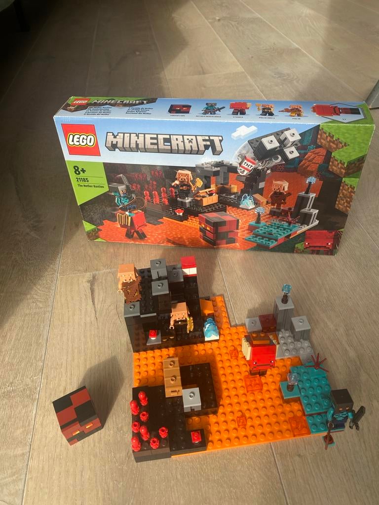LEGO Minecraft 21185 The Nether Bastion, Ophalen of Verzenden, Zo goed als nieuw