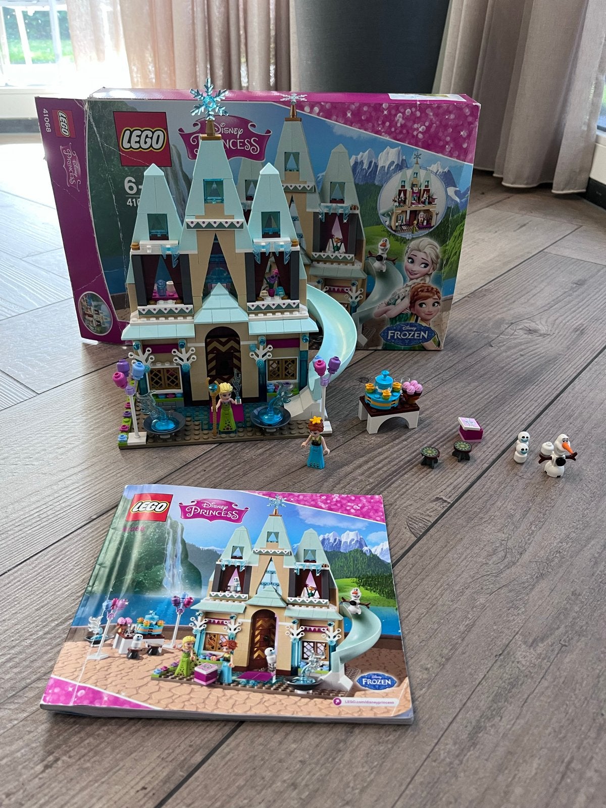 LEGO Disney Princess Elsa's Sprankelende Ijskasteel 41068, Ophalen of Verzenden, Zo goed als nieuw