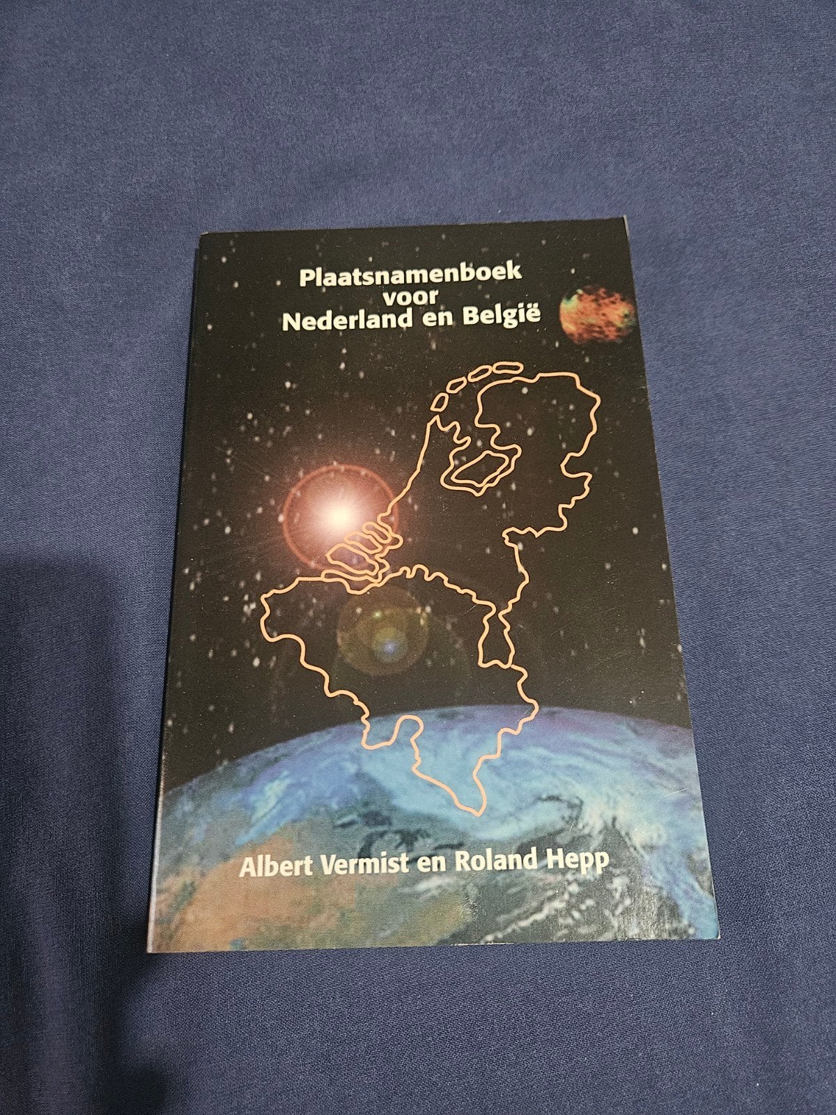 Plaatsnamenboek voor Nederland en België - Albert Vermist, Ophalen of Verzenden, Zo goed als nieuw, 2000 tot heden, Overige typen