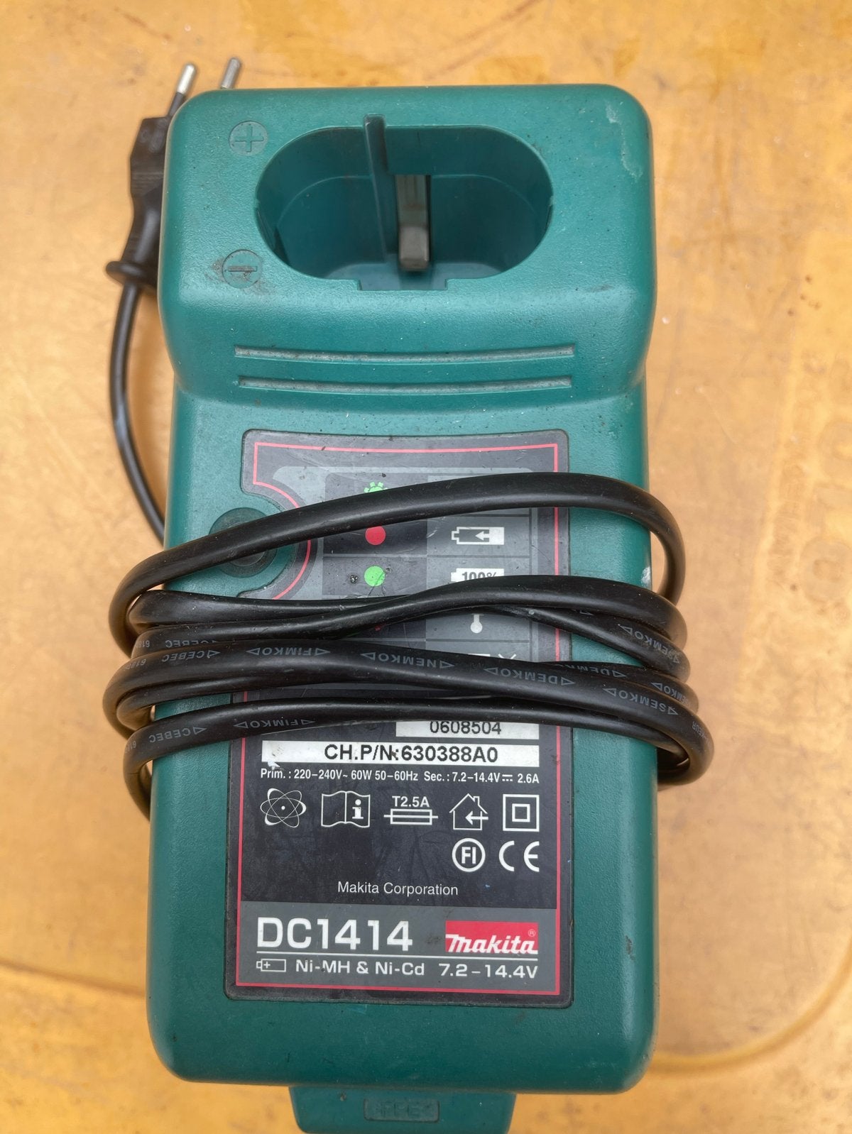 Makita DC1414 Acculader voor Ni-MH & Ni-Cd 7.2-14.4V, Doe-het-zelf en Verbouw, Ophalen of Verzenden, Gebruikt, Overige typen