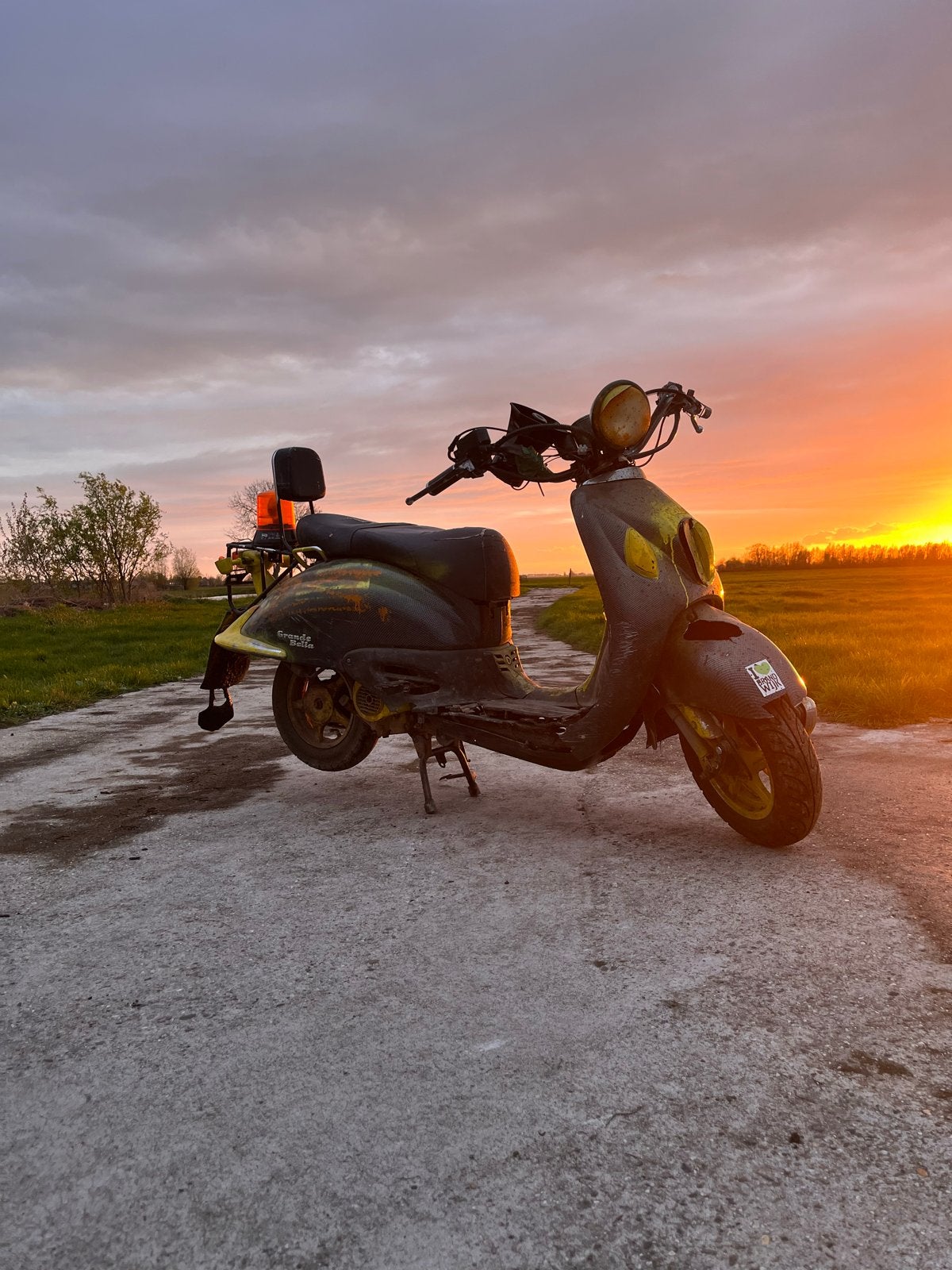 Retro scooter - opknapper (start nog met een accutol), Fietsen en Brommers, Ophalen, Gebruikt, Maximaal 45 km/u, Benzine