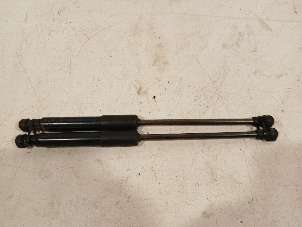Gasdrukveerset voor Renault Trafic, Onderdelen@venauto.nl, Van der Ven Autorecycling B.V., Gebruikt, Ettenseweg 76, 4706 PB Roosendaal, The Netherlands