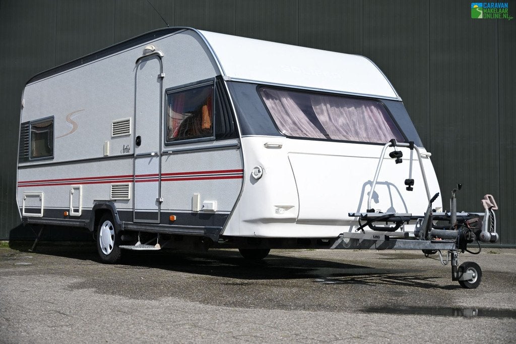 Solifer Artic 570, Caravans en Kamperen, Caravans, Bedrijf, Ringverwarming, 6 tot 7 meter, Tot en met 4