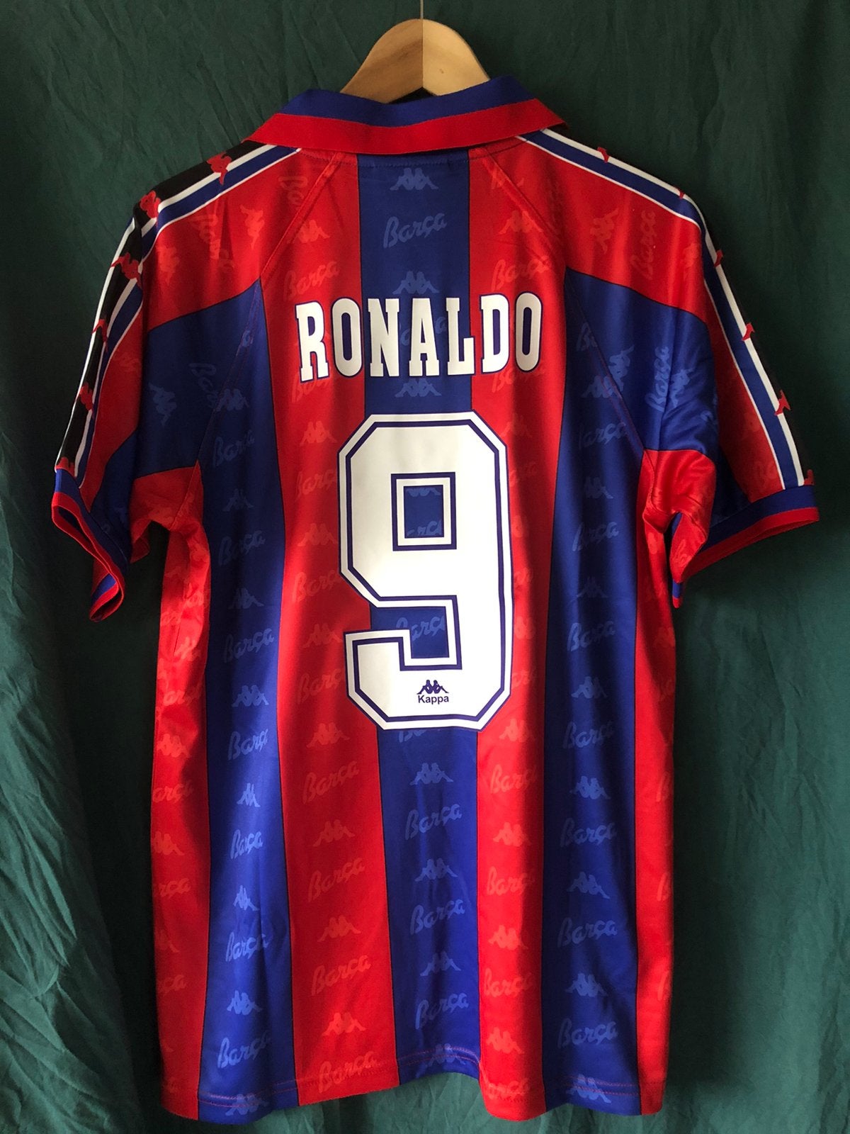 Ronaldo FC Barcelona retro voetbalshirt maat M, Ophalen of Verzenden, Zo goed als nieuw, Shirt