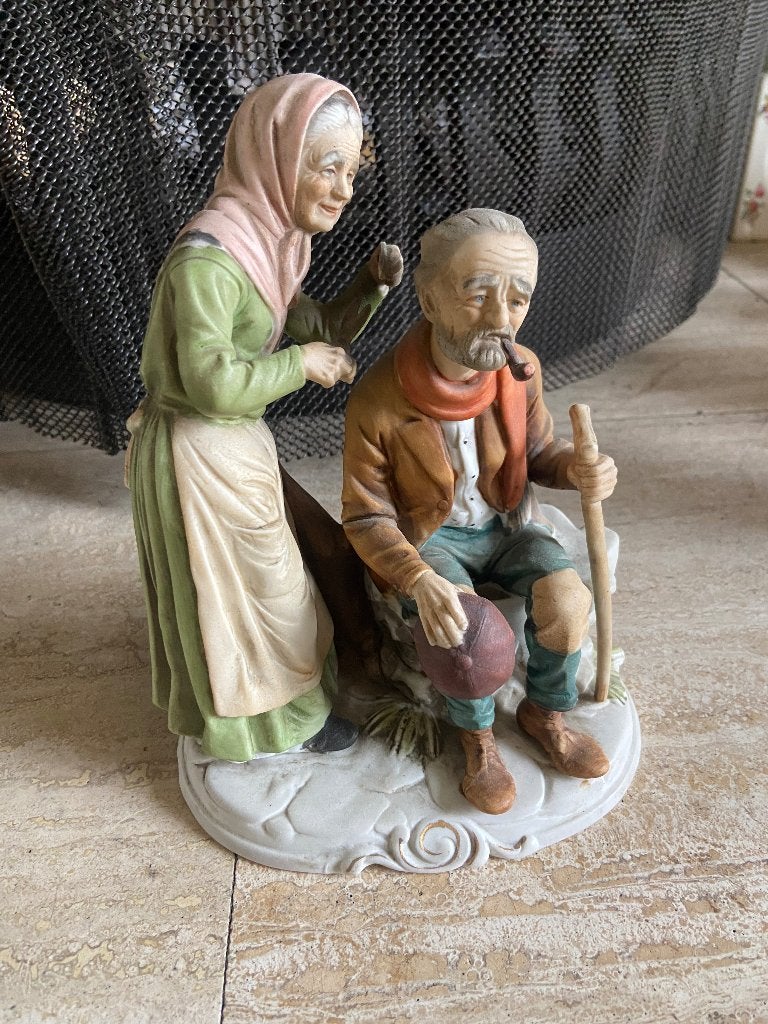 Beeld van Oma en Opa aan het knippen, Ophalen