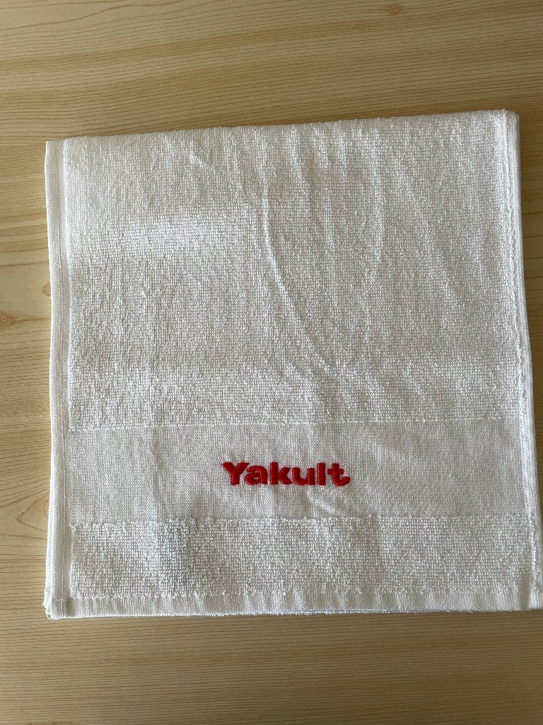 Yakult Handdoekje. 32 cm bij 132., Ophalen of Verzenden, Nieuw