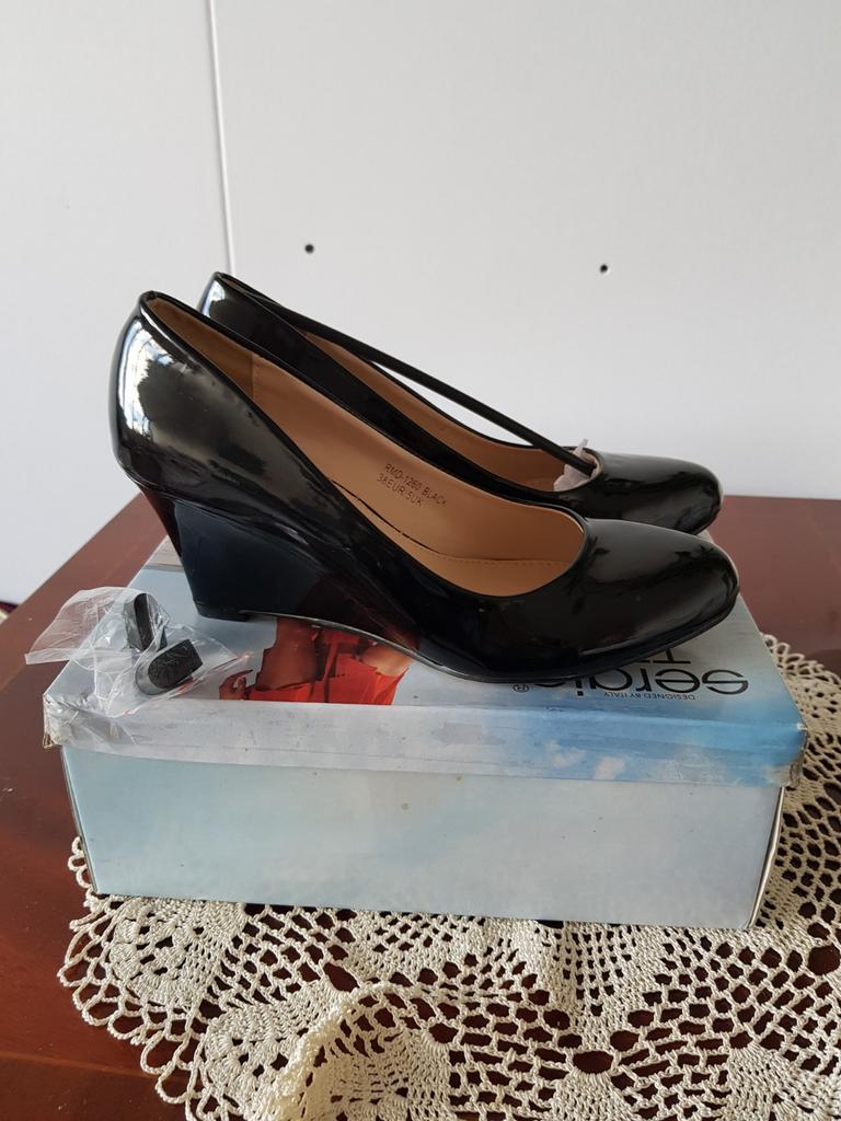 Mooie schoenen met fijne hak maat 38, Ophalen of Verzenden