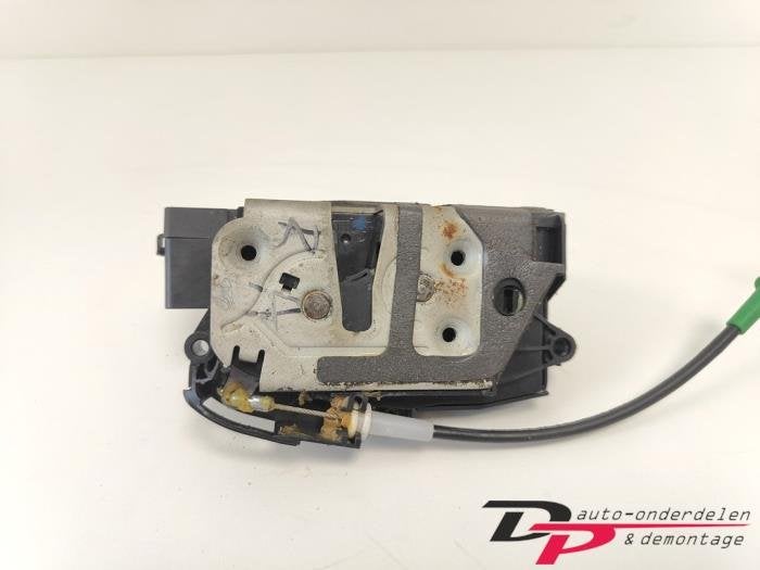Deurslot Mechaniek 4Deurs rechts-achter van een Ford Fiesta, Gebruikt, -, -, Ophalen of Verzenden