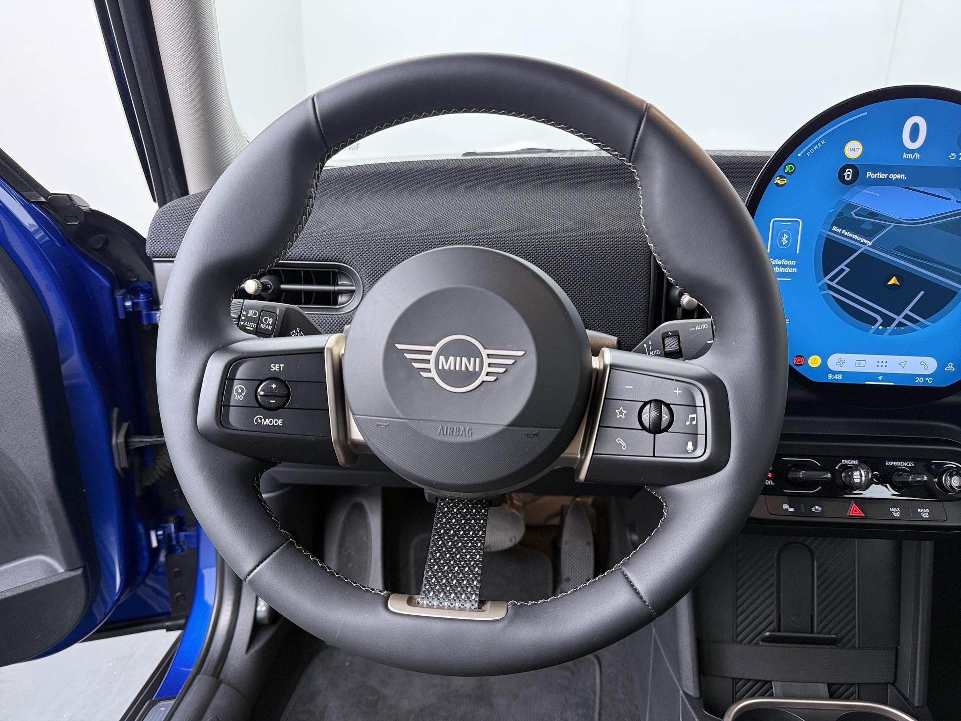 MINI 5-Deurs Cooper C Classic trim | Stuur- & Stoelverwarmin, Gebruikt, 156 pk, Met garantie (alle), Blauw