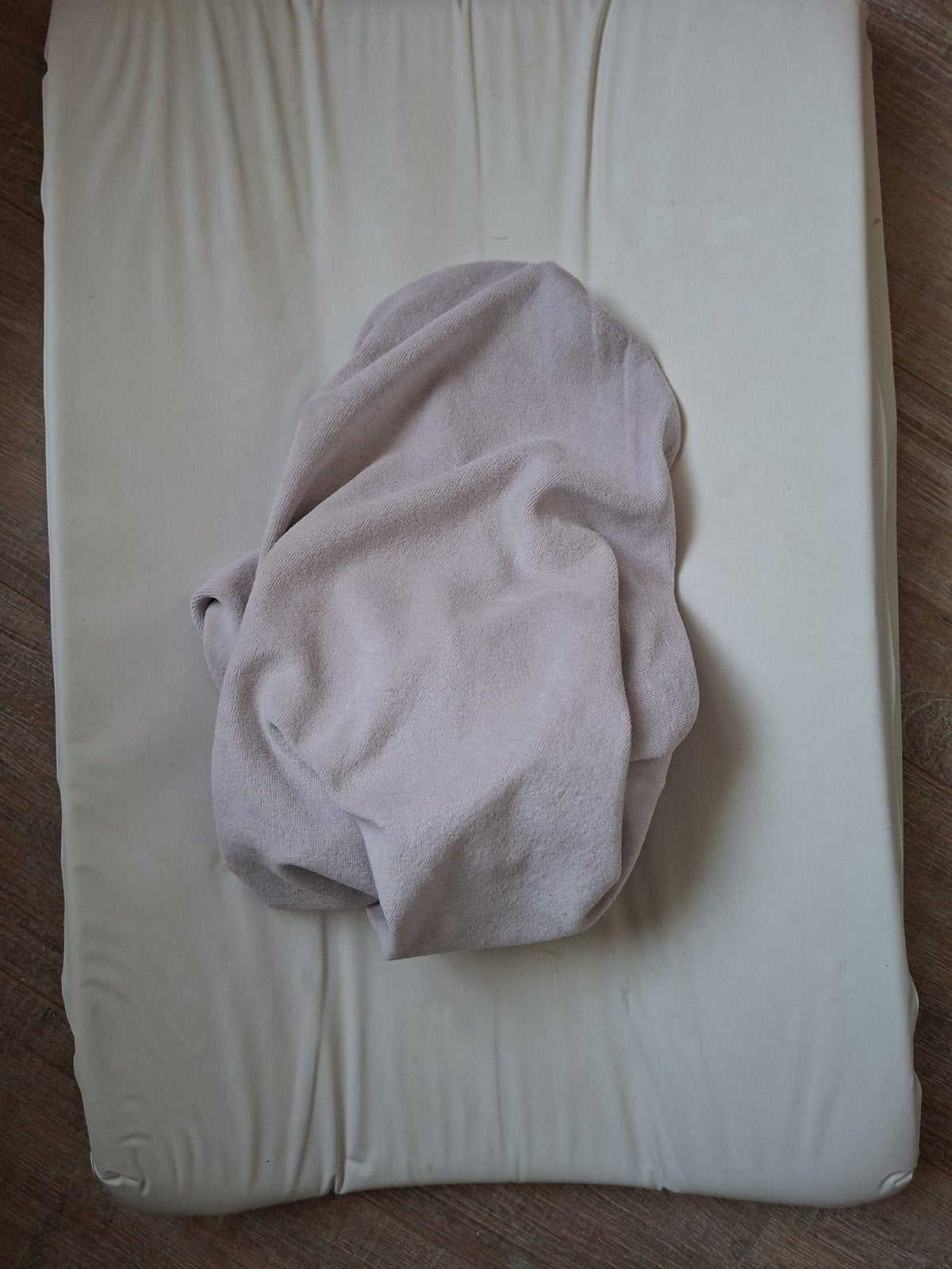 aankleedkussen met lichtroze hoes, Kinderen en Baby's, Badjes en Verzorging, Ophalen, Gebruikt, Aankleedkussen