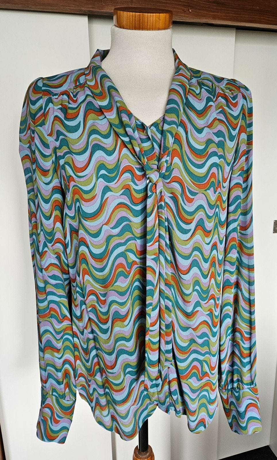 King Louie blouse met strik. Maat 38, Kleding | Dames, Blouses en Tunieken, Ophalen of Verzenden, Zo goed als nieuw, Maat 38/40 (M)