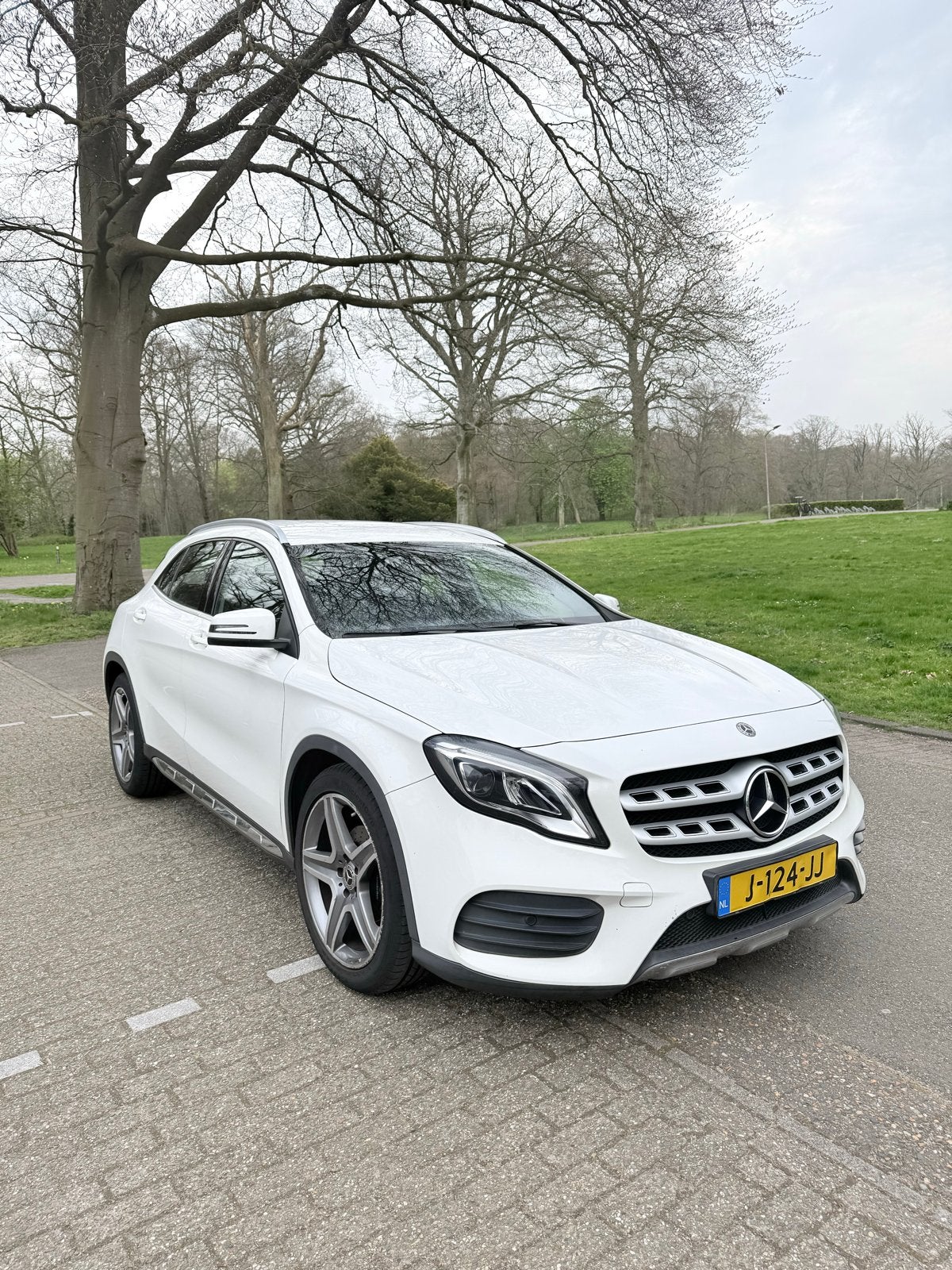 Mercedes-Benz GLA 180 122pk 7G-DCT 2019 Wit, Zwart, 4 cilinders, 715 kg, Alcantara
