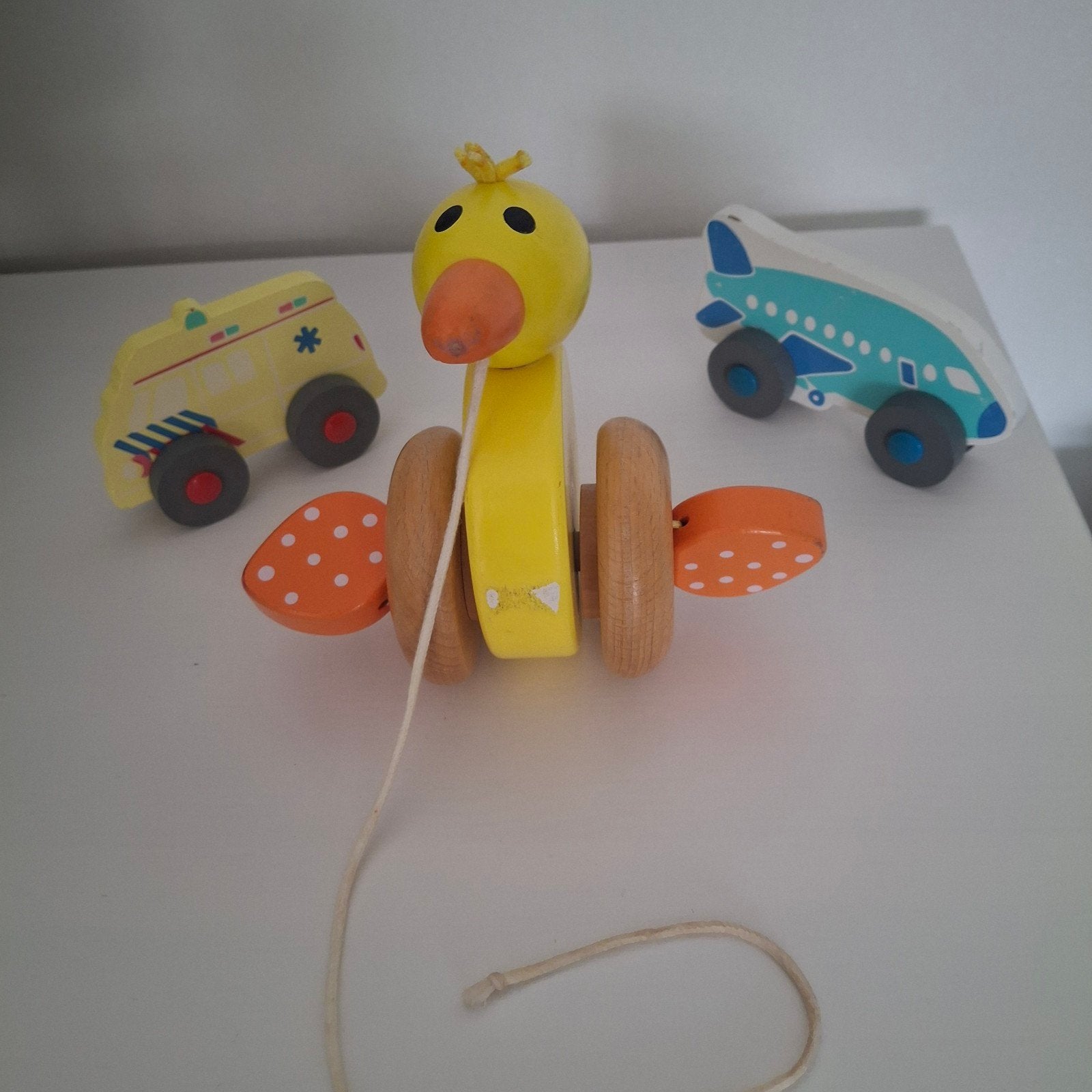 Houten speelgoed set: eend, ambulance en vliegtuig, Kinderen en Baby's, Ophalen of Verzenden, Gebruikt