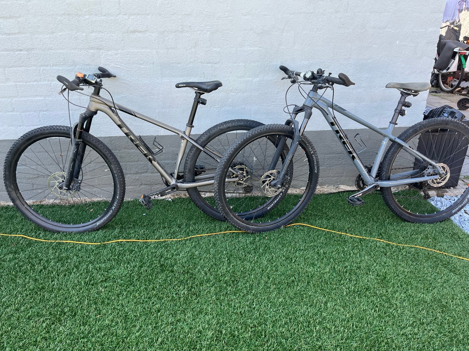 2 Trek Mountainbikes: Pro Caliber 6 & X-Caliber 9 (17,5 inch, Ophalen, Hardtail, 45 tot 49 cm, Zo goed als nieuw
