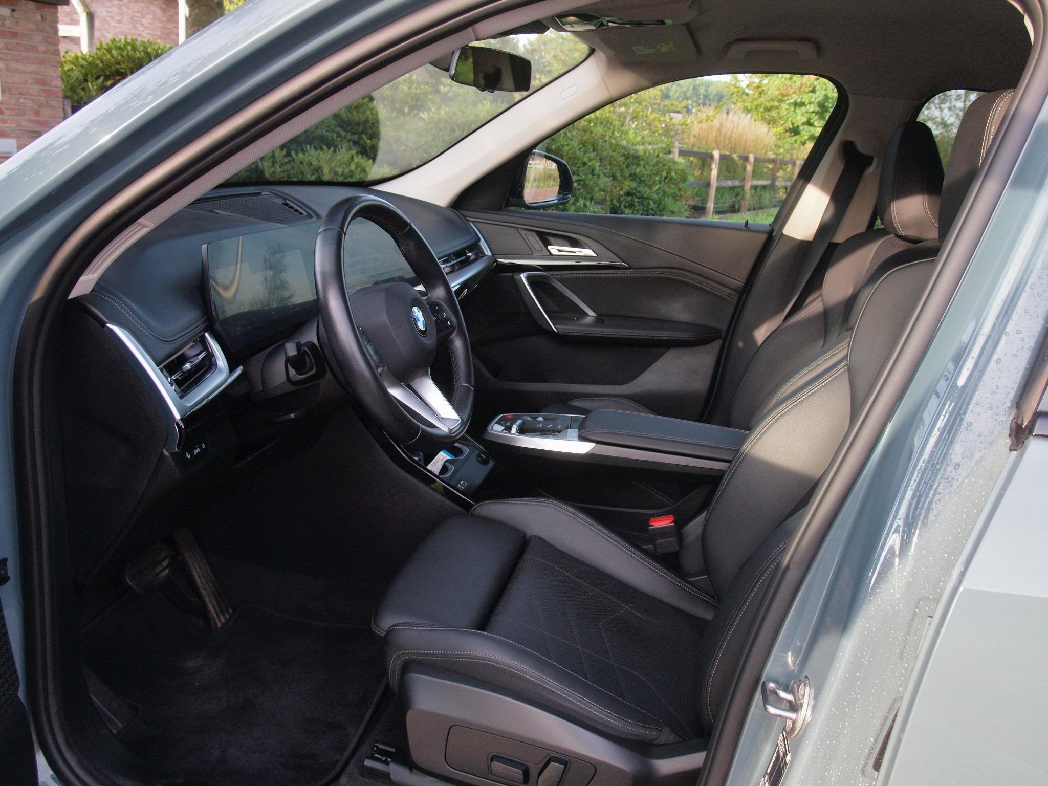 BMW X1 sDrive18i | NIEUW MODEL | Trekhaak | 19Inch | Sportst, Dealer onderhouden, 136 pk, Gebruikt, Bedrijf