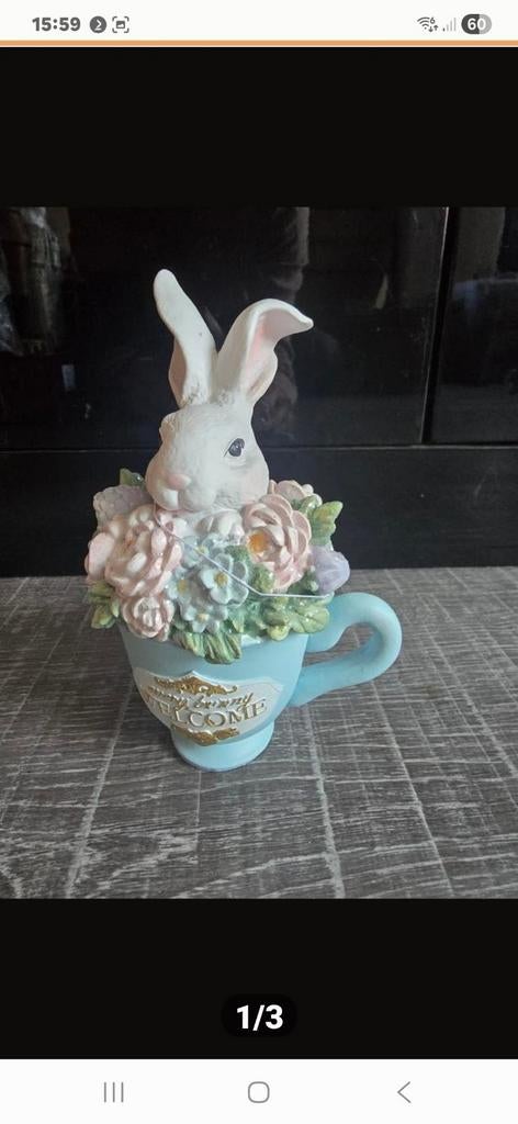 Haas in theekopje met bloemen - Decoratie, Ophalen of Verzenden, Nieuw, Dier