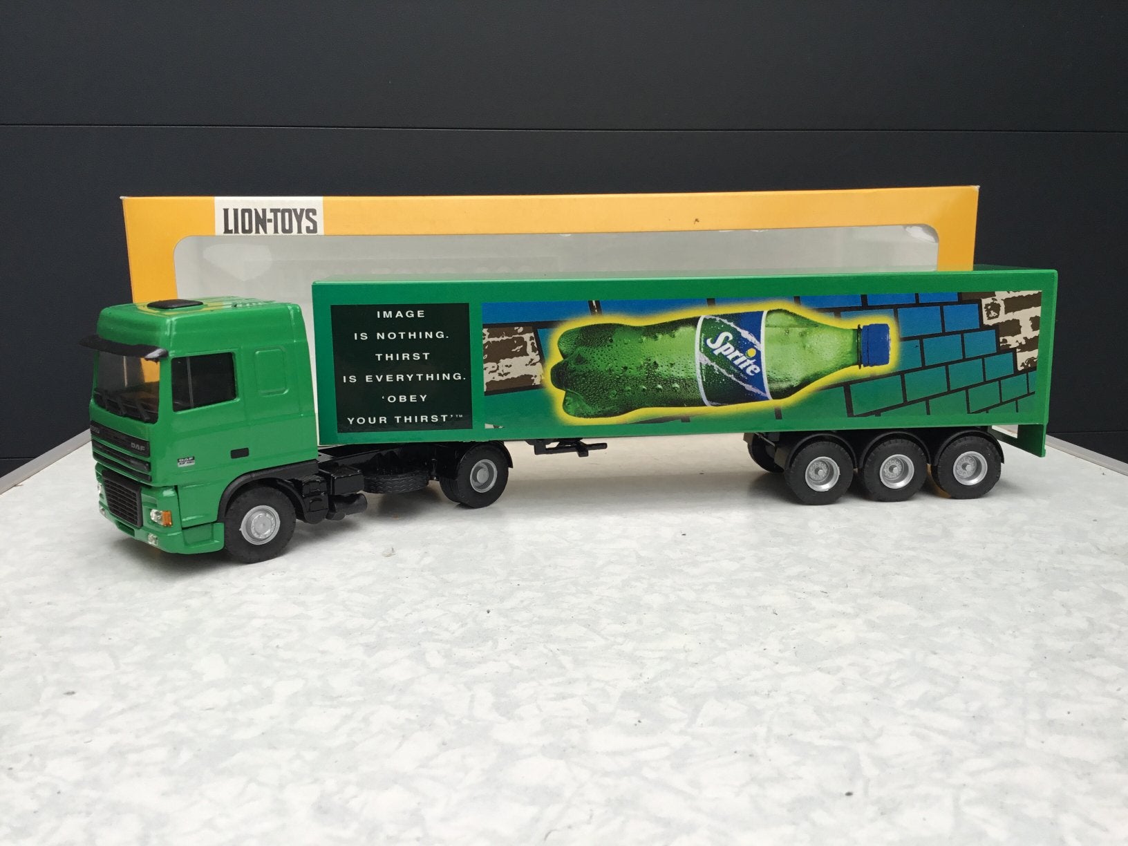 Lion car Daf XF Sprite, Hobby en Vrije tijd, Modelauto's | 1:50, Ophalen of Verzenden, Zo goed als nieuw, Bus of Vrachtwagen, Lion Toys