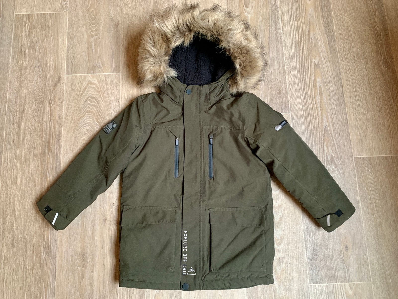 Wind- en waterdichte winterjas C&A mt 122, Kinderen en Baby's, Kinderkleding | Maat 122, Ophalen of Verzenden, Zo goed als nieuw