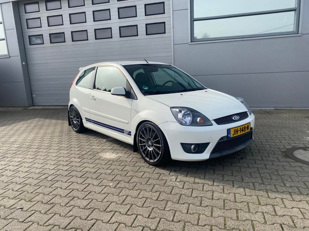 Ford Fiësta ST150, nieuwe apk!, Voorwielaandrijving, 4 cilinders, Leder en Stof, 14 km/l