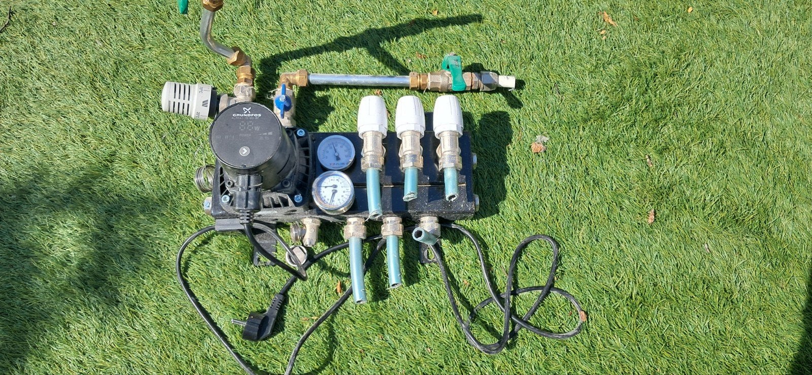 Grundfos vloerverwarmingsverdeler met pomp, Gebruikt, Minder dan 30 cm, Overige typen, Minder dan 60 cm
