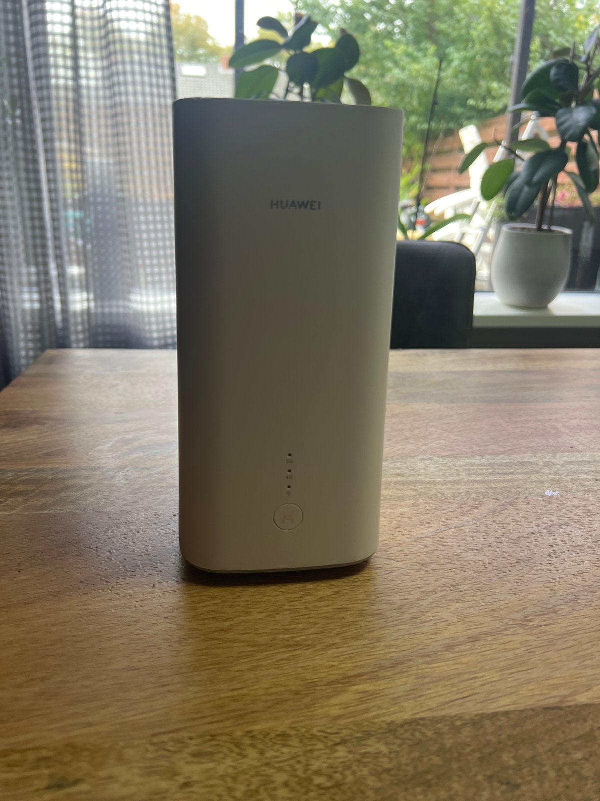 Huawei H112-370 5G CPE Pro Router - Zo goed als nieuw, Computers en Software, Ophalen of Verzenden, Zo goed als nieuw, Router