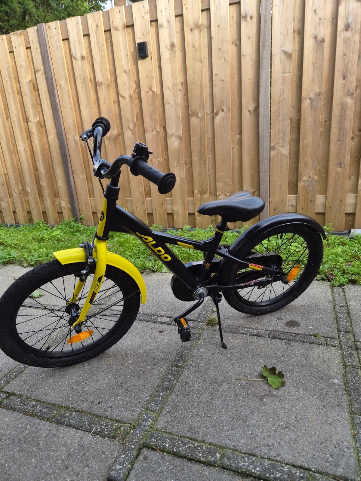 Aldo kinderfiets 18 inch - Zwart/Geel, Fietsen en Brommers, Ophalen, Terugtraprem, 16 tot 20 inch, Aldo