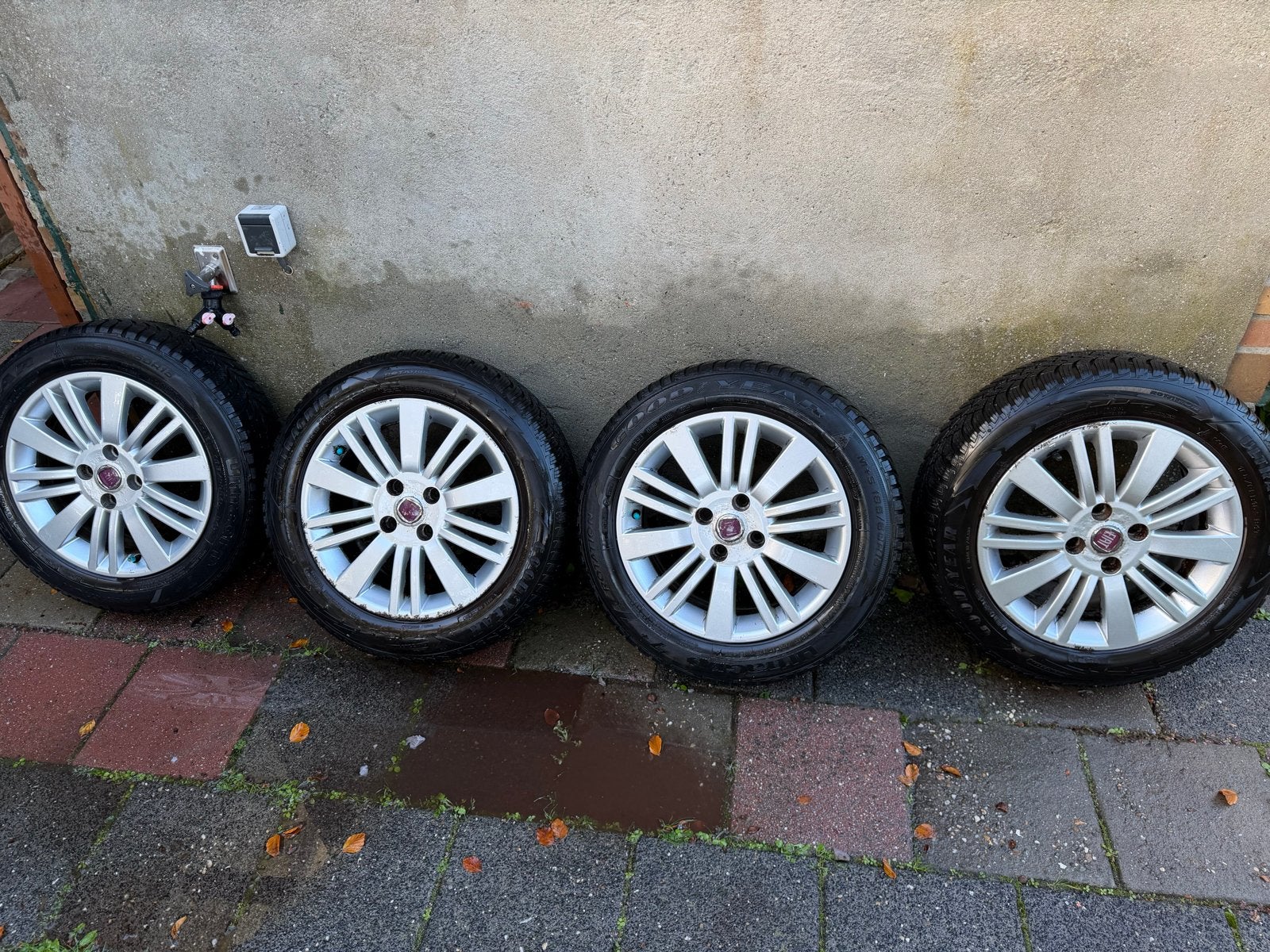 Lichtmetalen velgen Fiat Punto met winterbanden 2010, Auto-onderdelen, Ophalen, Gebruikt, 15 inch, Banden en Velgen