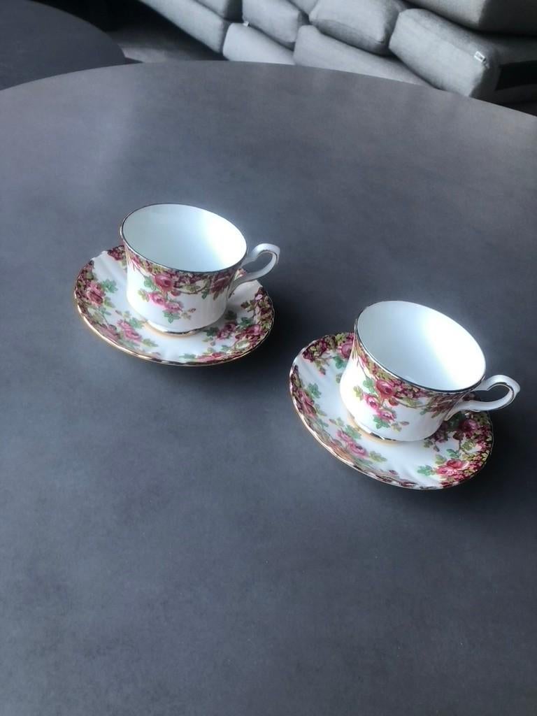 2 Royal Stafford koffie kop- en schotels, Verzenden, Zo goed als nieuw, Overige stijlen, Kop(pen) en/of Schotel(s)