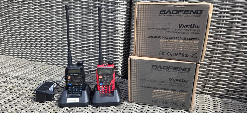Baofeng UV-5RE en UV-5RA Portofoons - Set van 2, Ophalen of Verzenden, Gebruikt, 2 to 5 km, Portofoon of Walkie-talkie