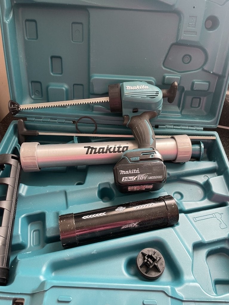 Makita accu kitspuit inclusief Makita accu!., Ophalen, Gebruikt
