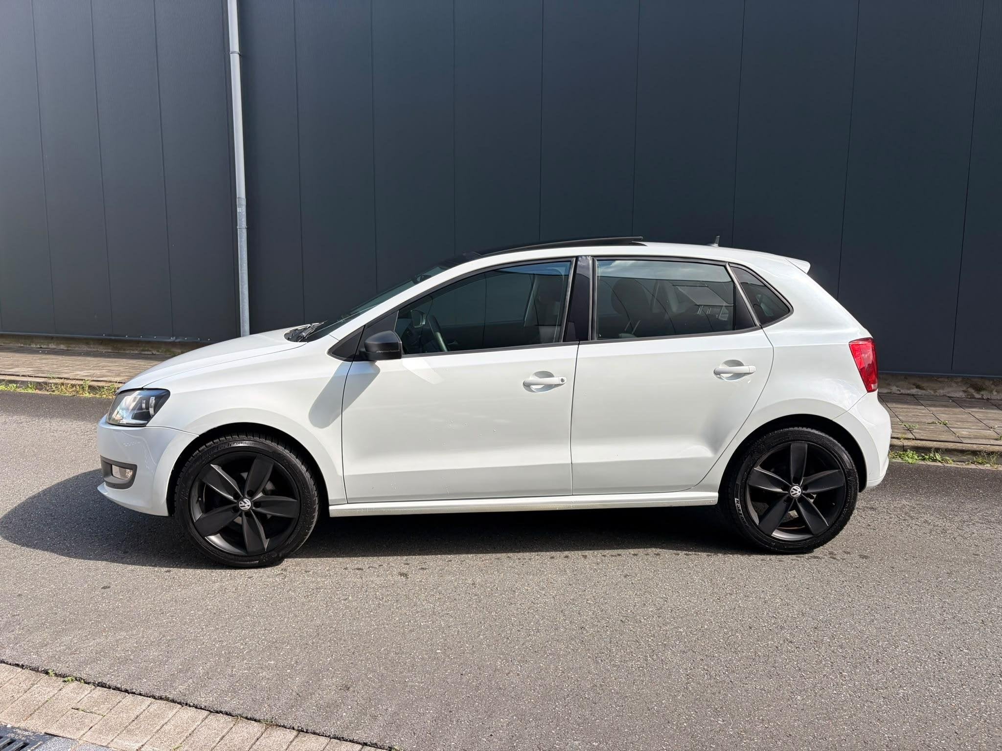 Volkswagen Polo 1.4-16V Highline Pano| Airco|, Voorwielaandrijving, Zwart, 4 cilinders, Wit