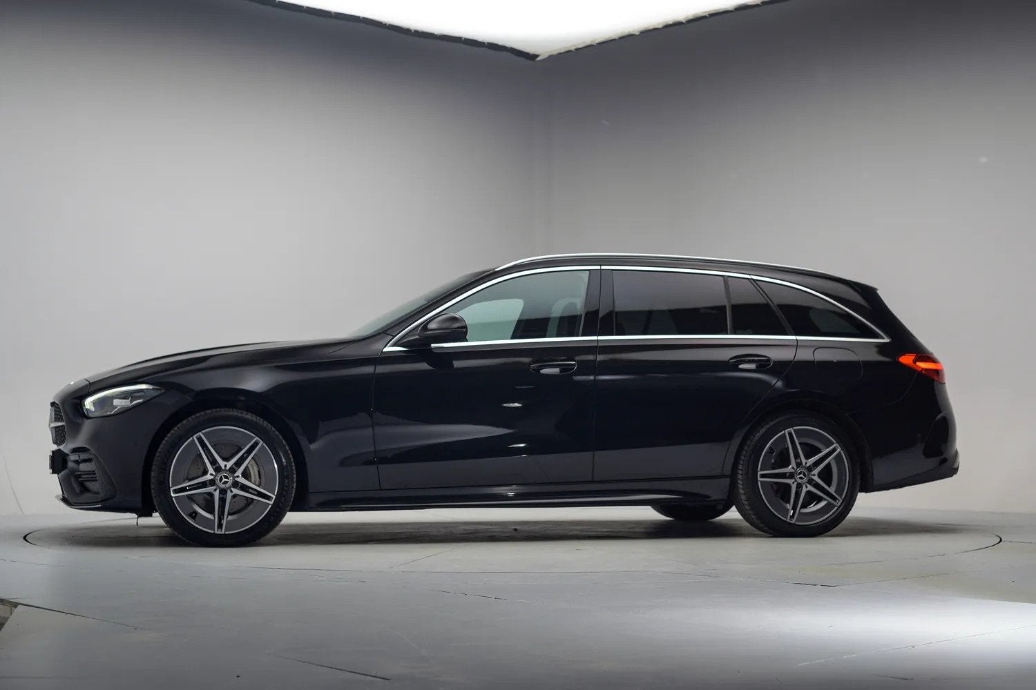 Mercedes-Benz C-Klasse Estate 300 e AMG Line [ Stoelventilat, Auto's, Automaat, Dealer onderhouden, Achterwielaandrijving, 4 cilinders