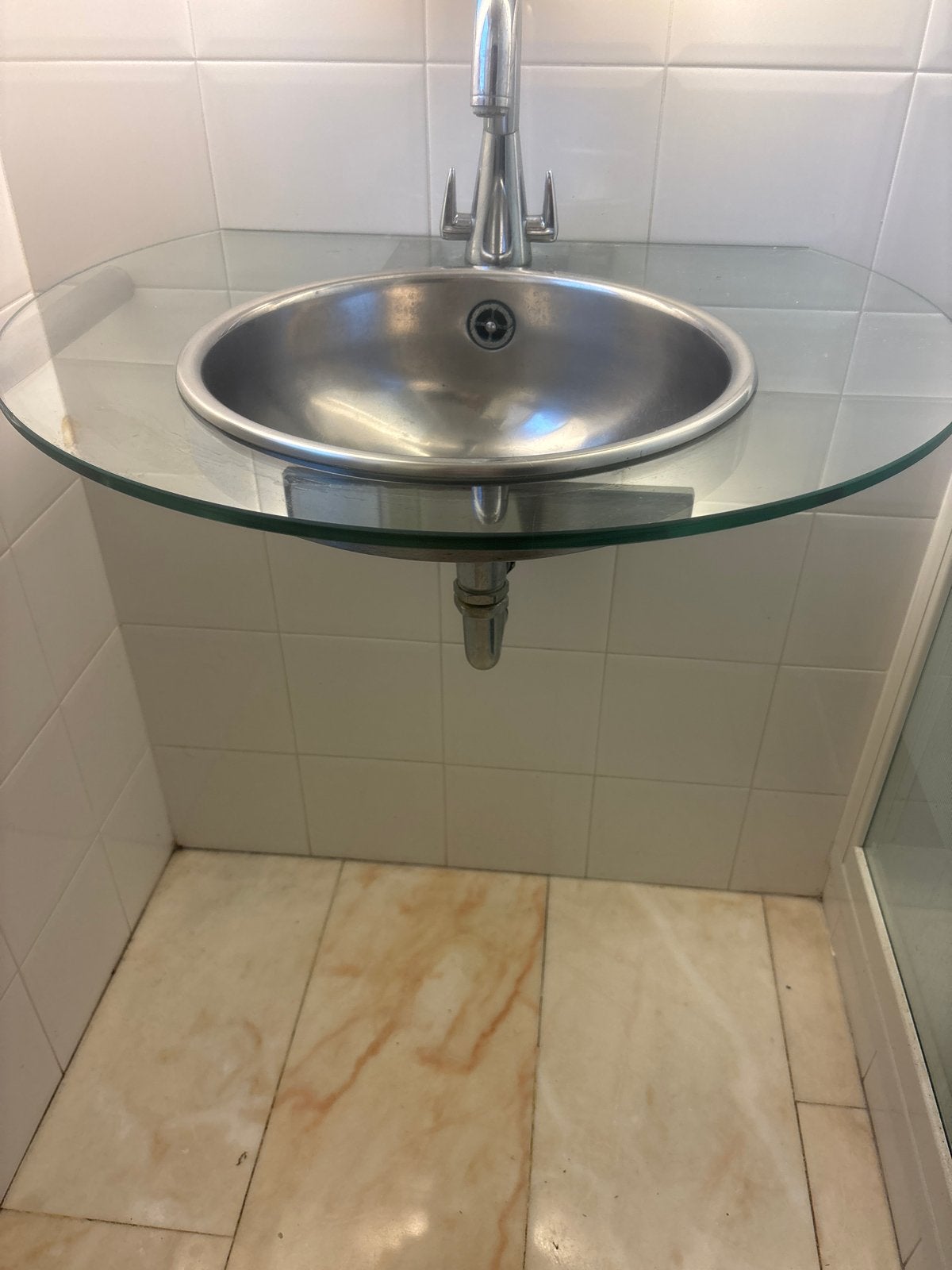 Glazen wastafel met RVS waskom en kraan, Ophalen, Gebruikt, 50 tot 100 cm, Minder dan 100 cm