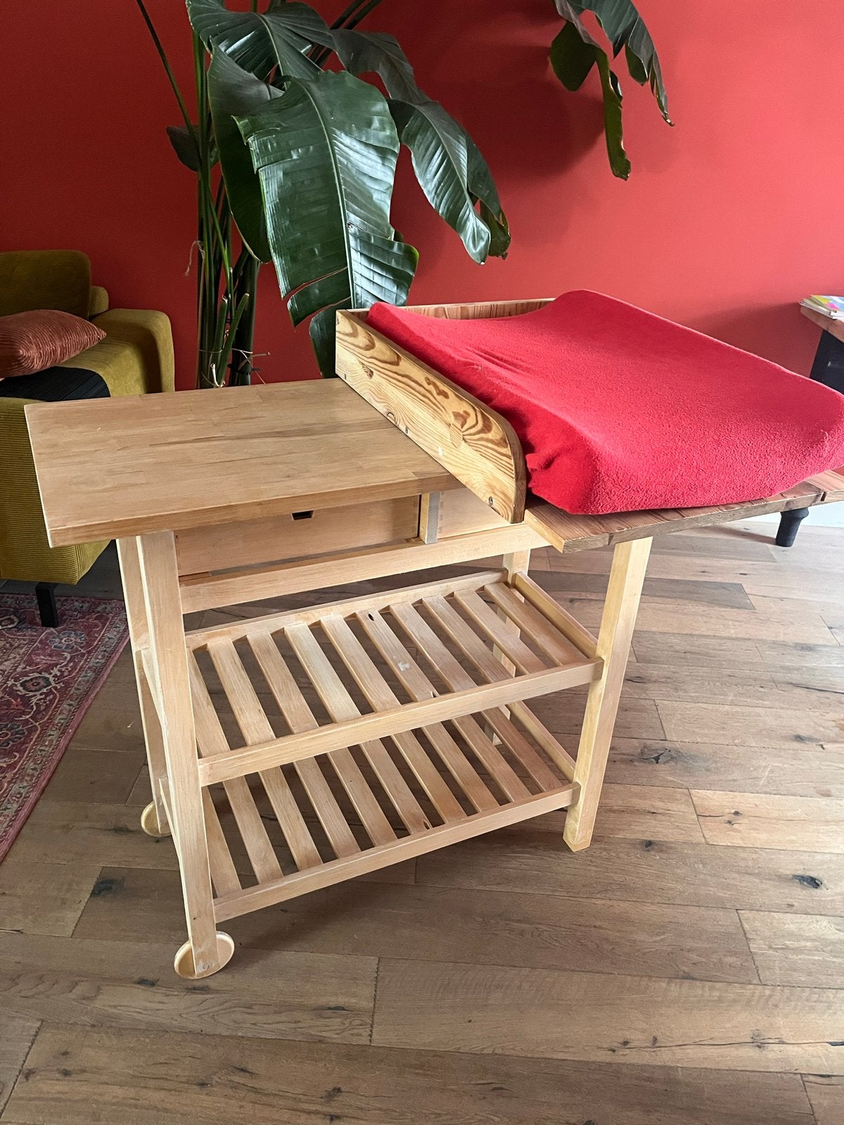 Houten aankleedtafel met lade en opbergplanken, Kinderen en Baby's, Badjes en Verzorging, Gebruikt, Aankleedkussen, Standaard