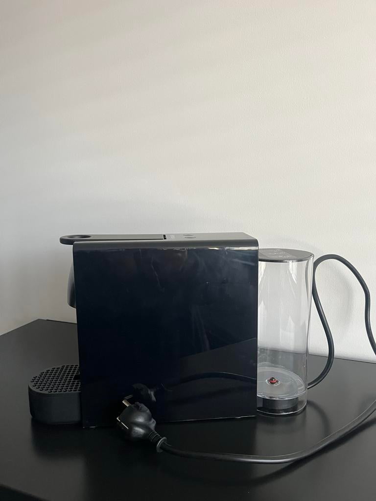 Nespresso Essenza Mini Krups koffiemachine, Koffiemachine, Ophalen of Verzenden, Zo goed als nieuw, Koffiepads en cups