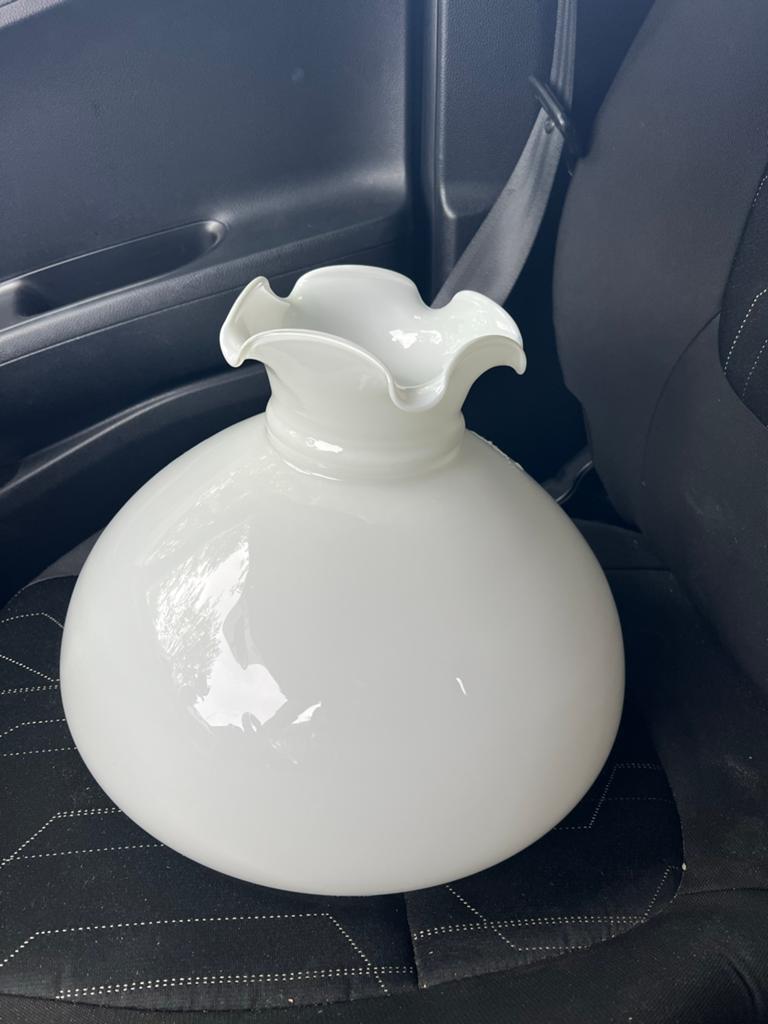 Witte glazen lampenkap met golvende rand, 25 tot 50 cm, Wit, Rond, Ophalen of Verzenden