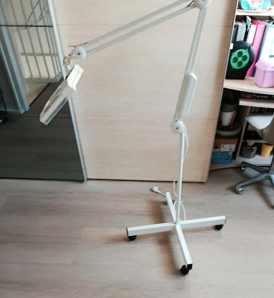 Loep op wielen, Ophalen, Zo goed als nieuw, Vergrootglas of Loep